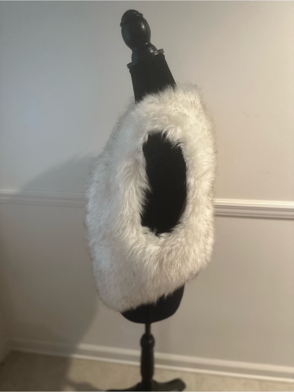 COUNTESS - Picture 2 of 6